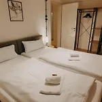 Fachwerk Loft - Parken - Balkon - Am Kocher & Stadtpark Apartmán *